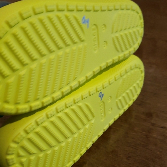 Crocs Mens Yellow Slide Sandals - Picture 4 of 5